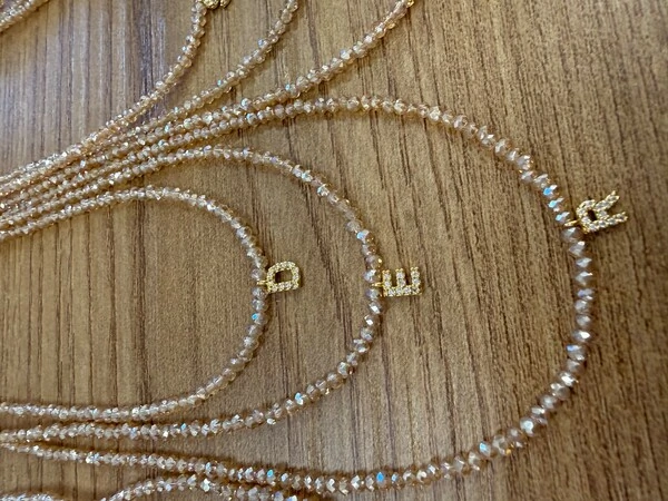 Colar Cristal Dourado com Letra Inicial Cravejada com Zircônias em Dourado