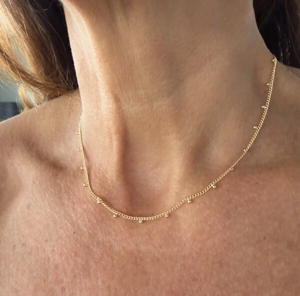 Colar Chokker Mini Bolinhas Penduradas em Dourado