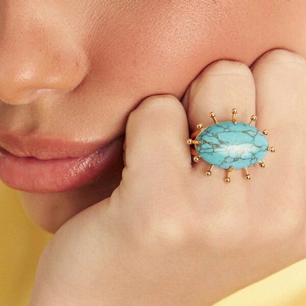 Anel Turquesa Oval com Bolinhas Laterais em Dourado