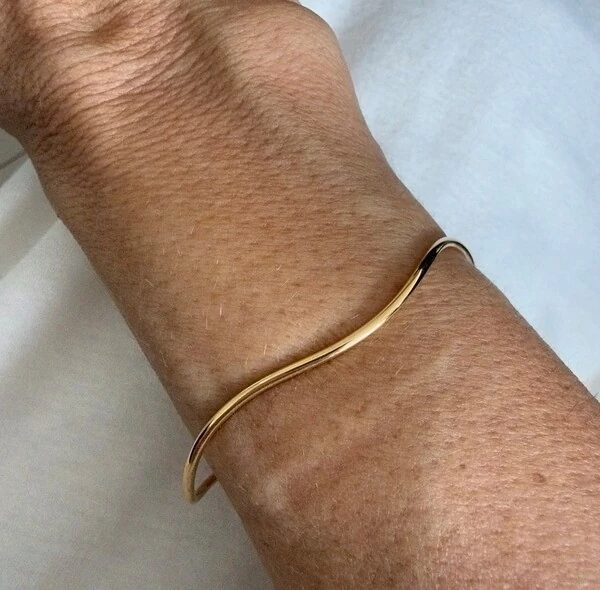 Bracelete Fino Onda em Dourado
