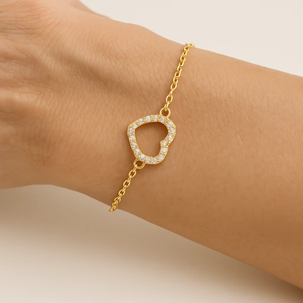 Pulseira Fininha com Coração Cravejado com Zircônias em Dourado