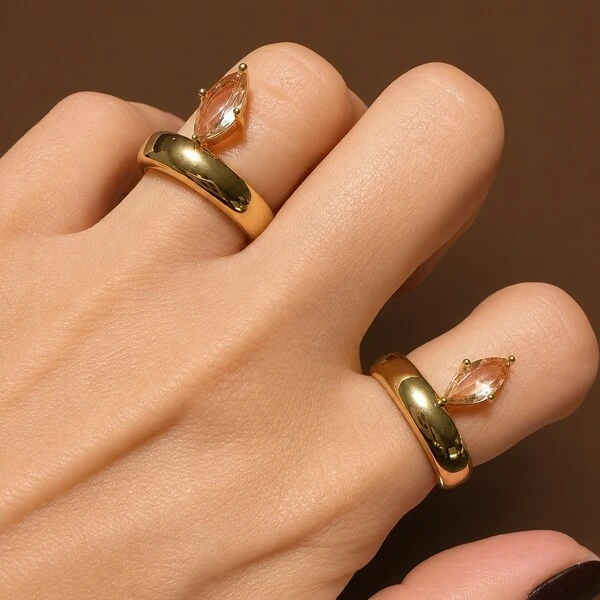 Anel com Navete Morganita em Dourado