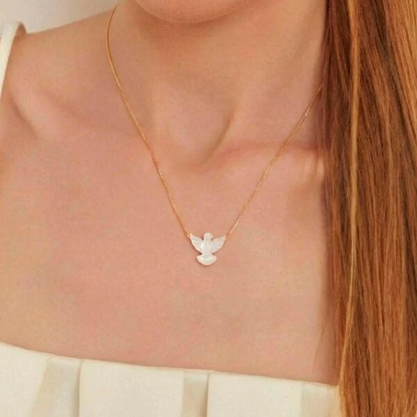 Colar Espírito Santo Madrepérola em Dourado