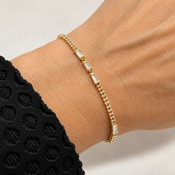 Pulseira Fina com Zircônias Baguetadas em Dourado