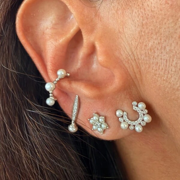 Brinco Flor com Perolinhas em Prata 925