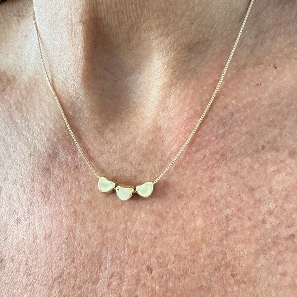 Colar com 3 Corações em Dourado