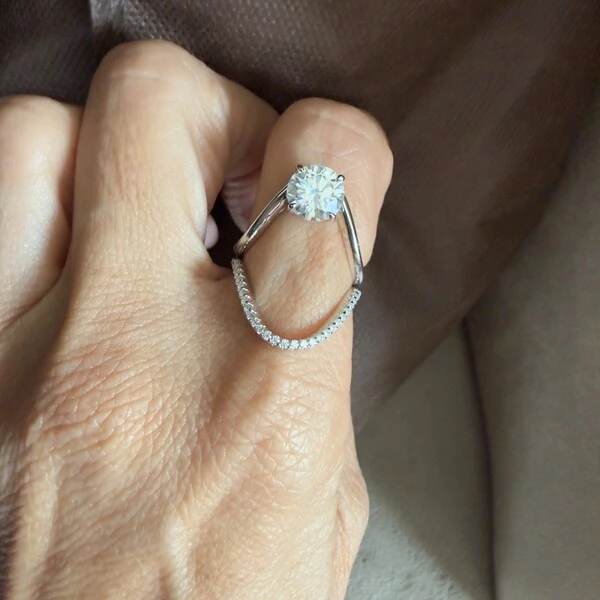 Anel Bico Moissanite 6 mm em Prata 925 com Certificação GRA
