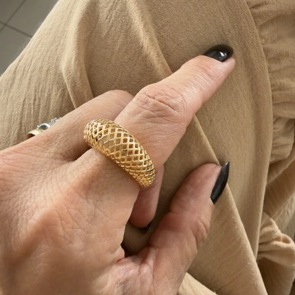 Anel Tela Vazado em Dourado