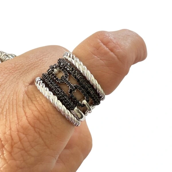 Aliança Elos Lisos e Cravejados com Zircônias Negras em Ródio