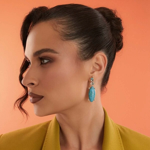 Brinco Turquesa Oval Longo com Cristais Azuis em Dourado