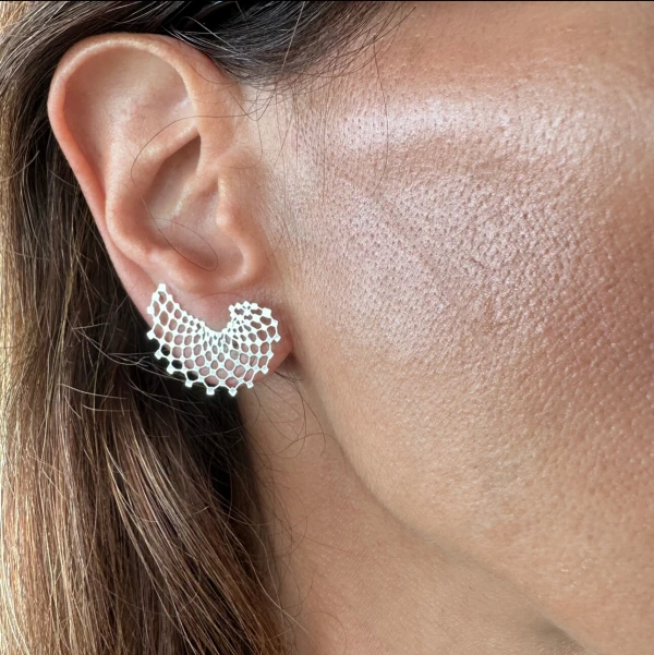 Brinco Chapa Vazada e Polida em Ródio