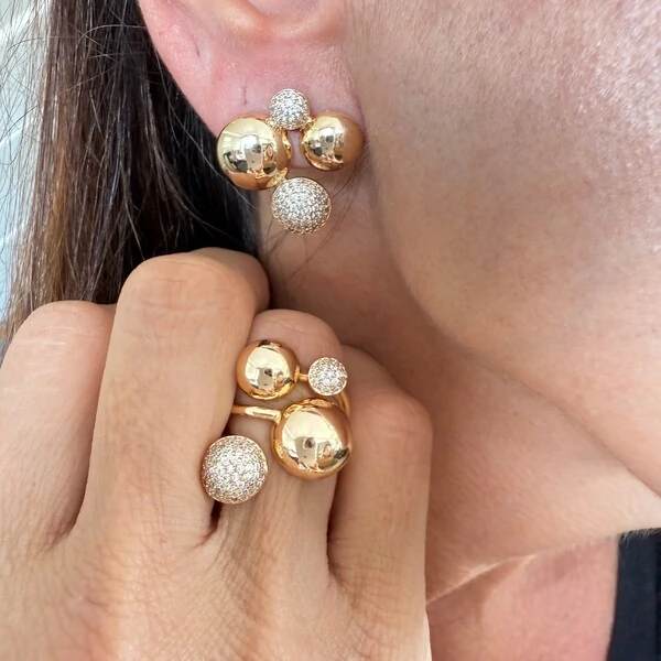 Brinco Bolas Lisas e Cravejadas com Zircônias em Dourado