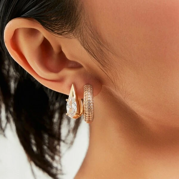 Brinco Argola M Cravejada com Zircônias em Dourado