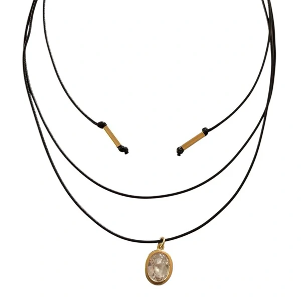 Colar Couro Preto com Zircônia Oval em Dourado