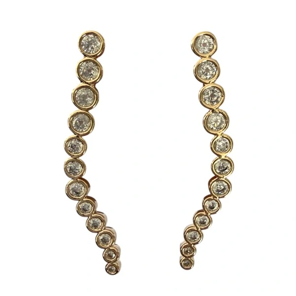 Brinco Earcuff Longo Zircônias Cravação Inglesa em Dourado