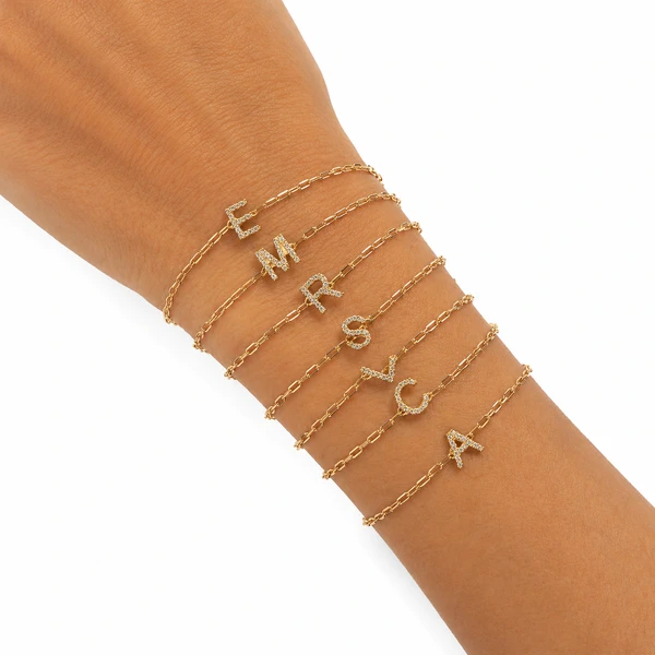 Pulseira Cartier com Letra Cravejada em Dourado