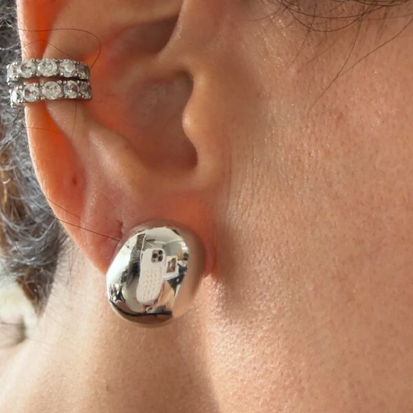 Brinco Oval Liso Polido em Ródio