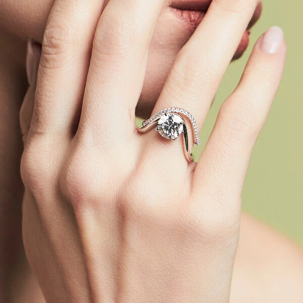 Anel Bico Moissanite 6 mm em Prata 925 com Certificação GRA