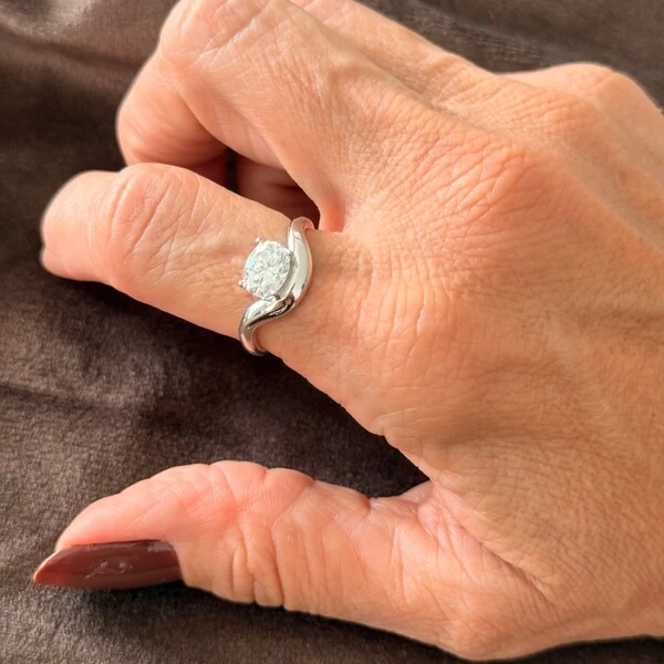 Anel Moissanite Minimalista Oval 1,5CT em Prata 925