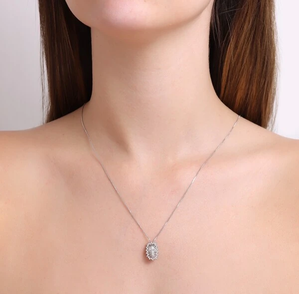 Escapulário Cruz Raiada e Espírito Santo Retangular com Zirconias em Ródio