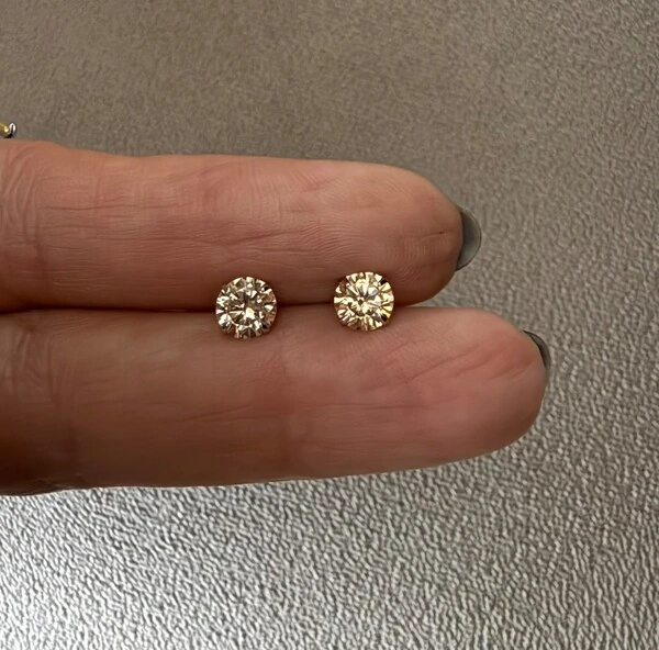 Brinco Ponto de Luz 6MM em Prata 925