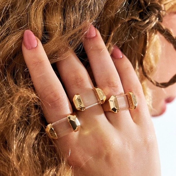 Anel Cristal Retangular em Dourado