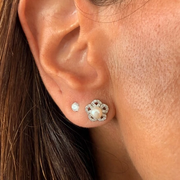 Brinco Ponto de Luz 4MM em Prata 925