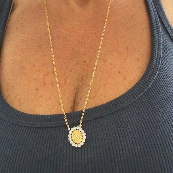 Escapulário Oval Cravação Inglesa Dourado e Ródio