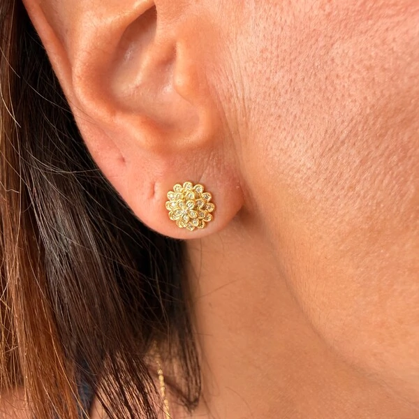 Brinco Flor com Zircônias em Prata 925 com Banho de Ouro 18K