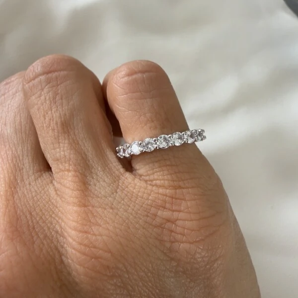 Anel 1/2 Aliança com Zircônias em Prata 925