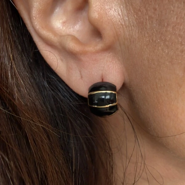 Brinco 1/2 Argolinha Esmaltada Preta com Dourado