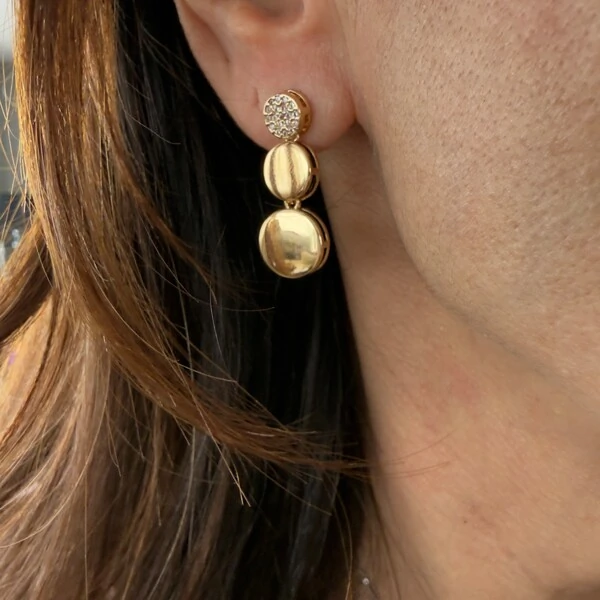 Brinco Esferas Lisas e Cravejadas com Zircônias em Dourado