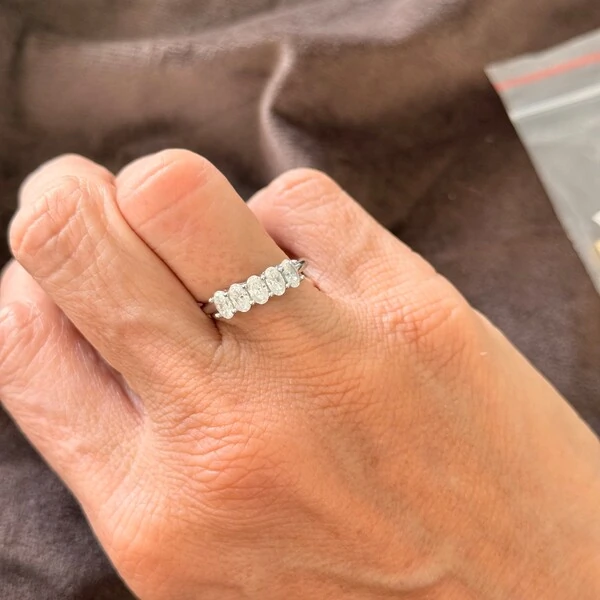 Anel 5 Moissanites Oval 1.3CT em Prata 925