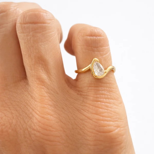 Anel Dedinho Gota Menor em Dourado