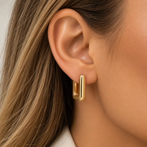 Brinco Argola Retangular Lisa em Dourado