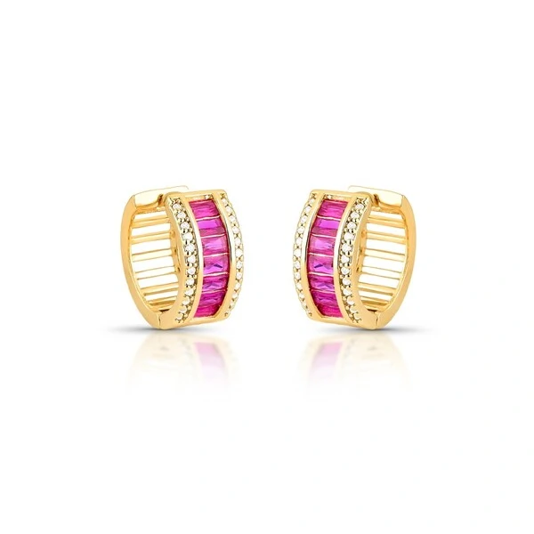 Brinco Argola Larga com Zircônia Baguete e Zircônias Cravejadas na Lateral em Dourado