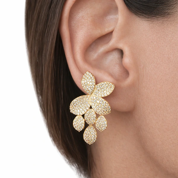 Brinco Folhas Penduradas Cravejadas em Dourado