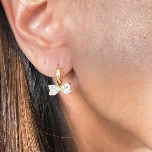 Brinco Argolinha com Laço de Zircônia em Dourado