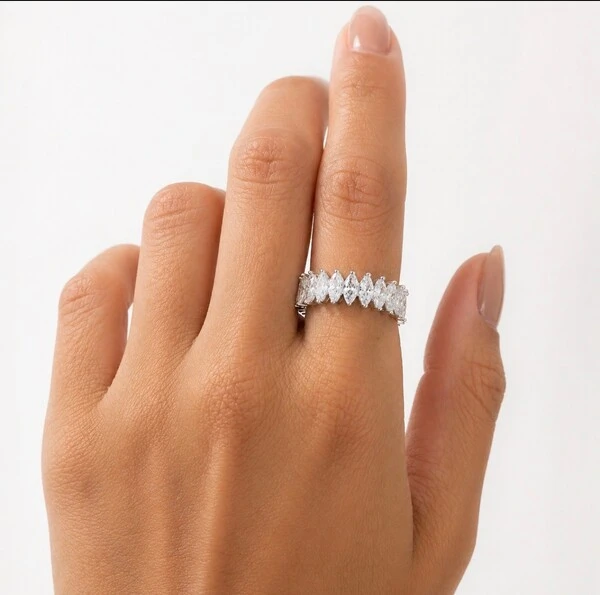 Aliança Zircônia Navetes 3X6MM em Rodio