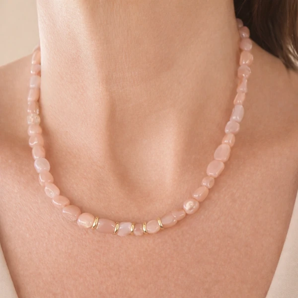 Colar Pedra Natural da Luz com Entremeios em Dourado