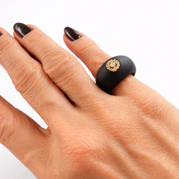Anel Borracha Preto com Zircônias em Dourado