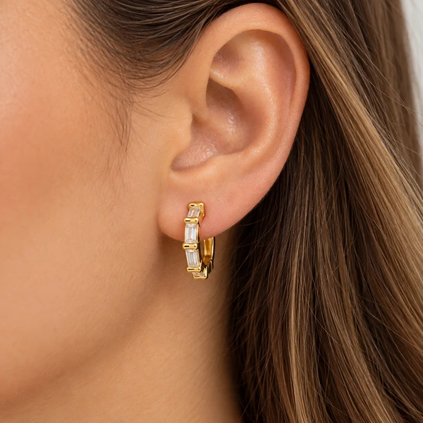 Brinco Argolinha Baguetes de Zircônias em Dourado