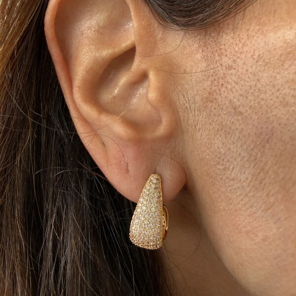 Brinco Gancho Cravejado com Zircônias em Dourado