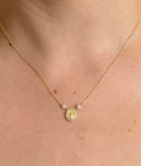 Colar N Sra das Graças 0,005CT com Banho de Ouro em Prata 925