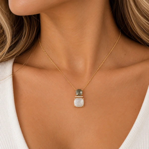 Colar com Pingente Cristal em Dourado