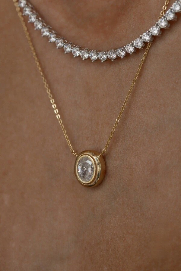 Colar Ponto de Luz Oval Cravação Inglesa Dourado em Prata 925