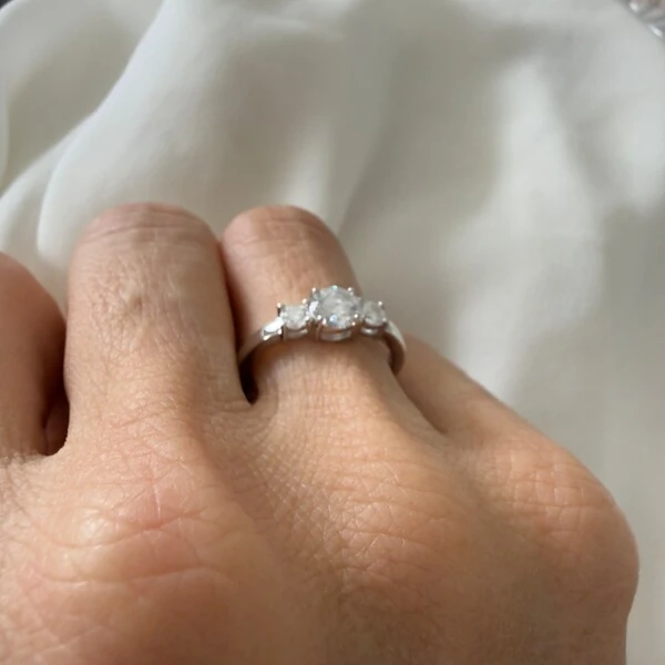 Anel Moissanite 3 Pedras Redondas 5,5 MM em Prata 925