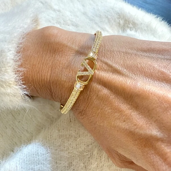 Bracelete Fino Cravejado com Zircônias V em Dourado