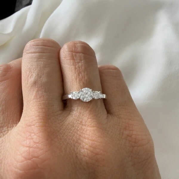 Anel Moissanite 3 Pedras Redondas 5,5 MM em Prata 925