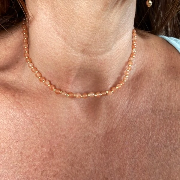 Colar Quartzo com Entremeio em Dourado